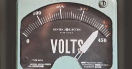 Spannung mit dem Multimeter, Voltmeter messen.