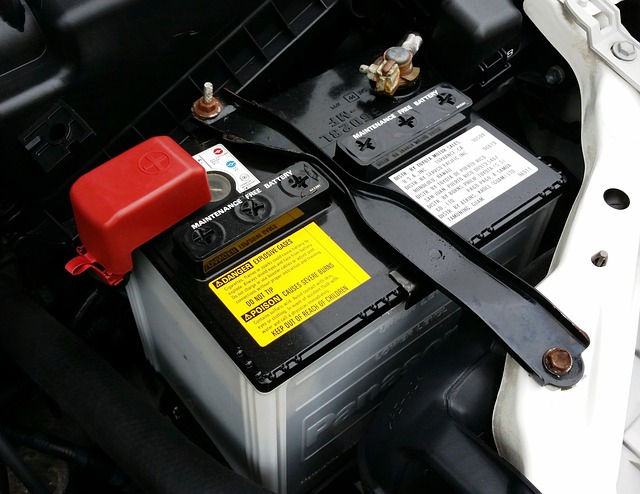 Kapazität und Spannung einer Autobatterie messen und prüfen
